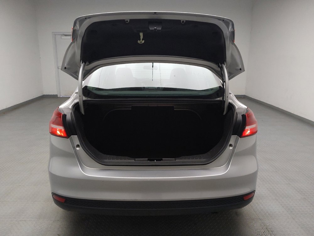 Used 2016 Ford Focus SE w/ SE Cold Weather Package FWD image 29