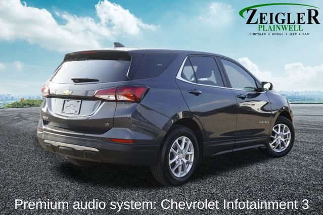 Used 2023 Chevrolet Equinox LT image 3