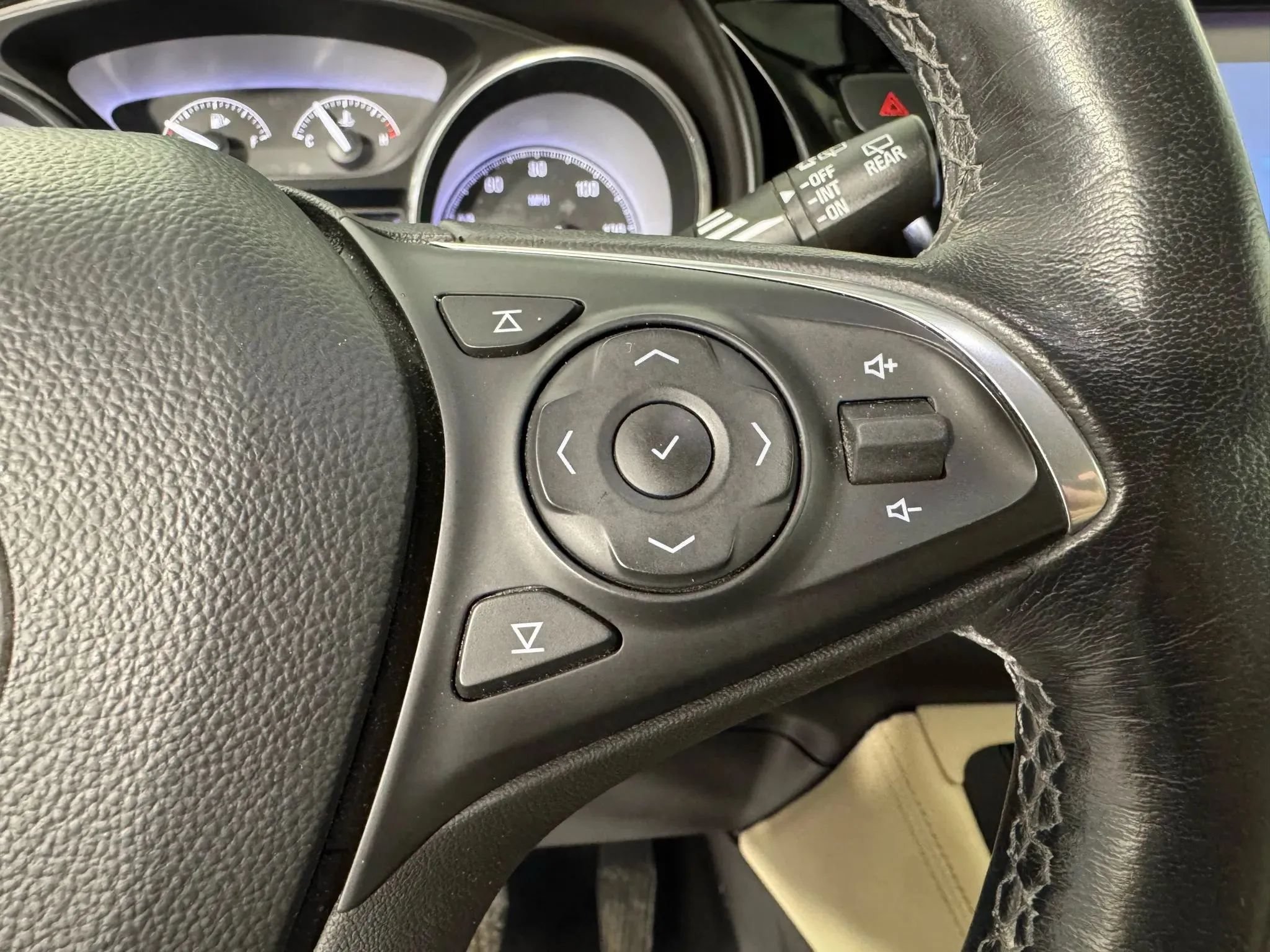 Used 2020 Buick Envision Essence AWD/4WD image 16