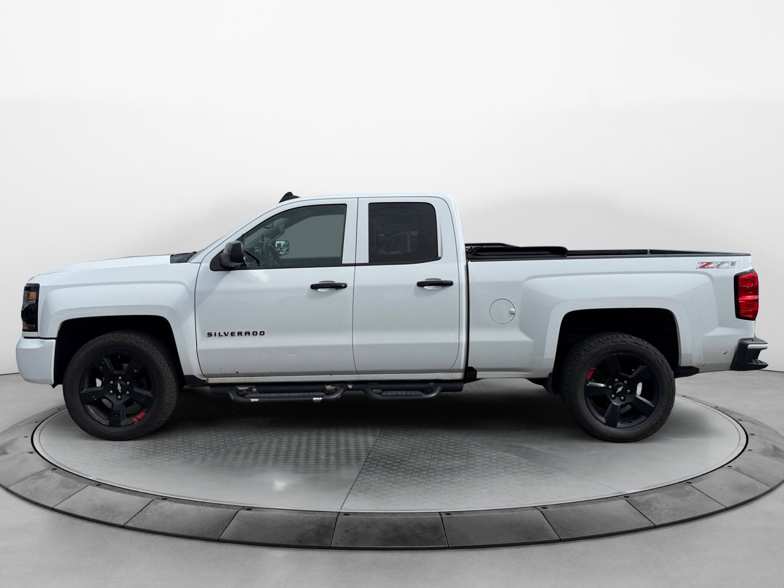 Used 2017 Chevrolet Silverado 1500 LT w/ Redline Edition AWD/4WD image 3