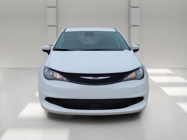 Used 2023 Chrysler Voyager LX FWD image 2