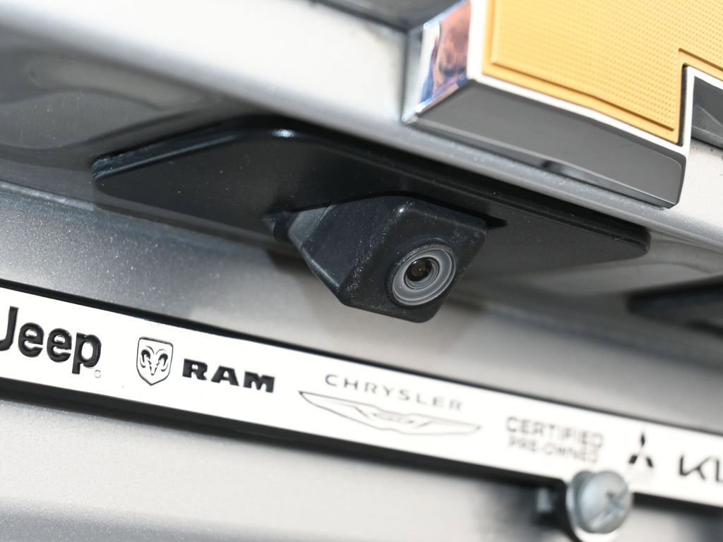 Used 2018 Chevrolet Suburban LT image 44