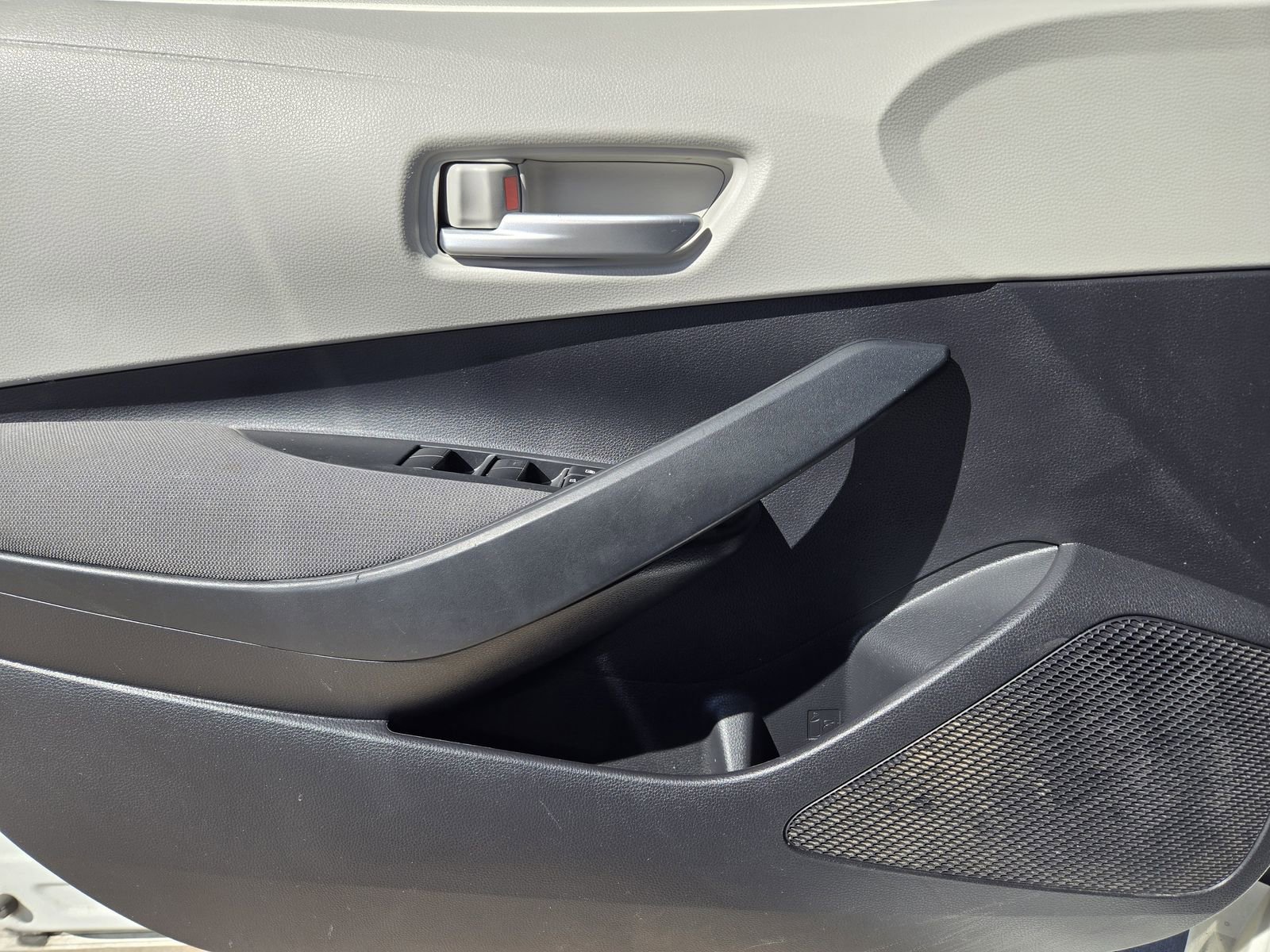 Used 2020 Toyota Corolla LE image 26