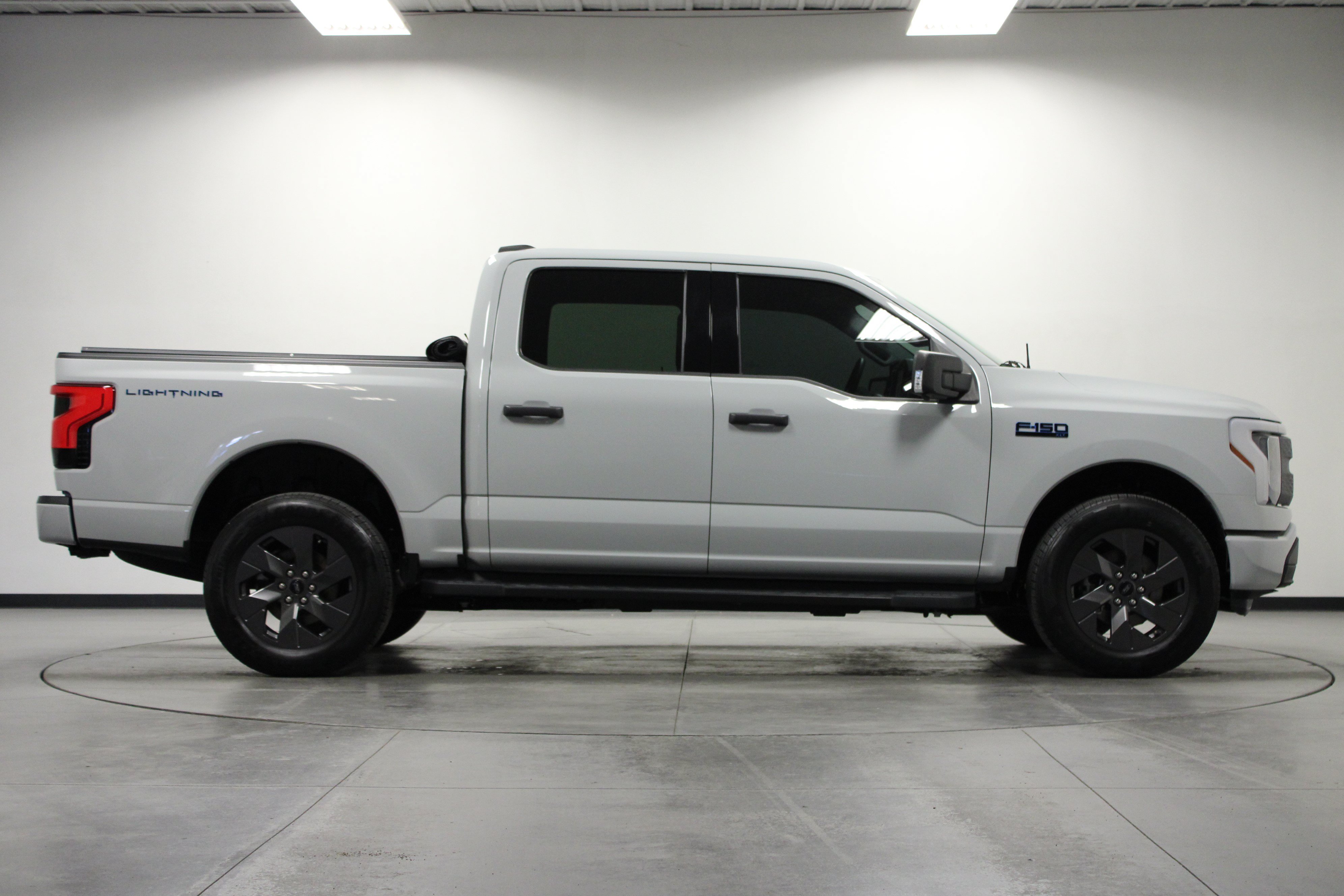 Used 2024 Ford F150 Lightning XLT AWD/4WD image 3