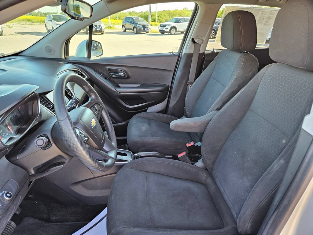 Used 2022 Chevrolet Trax LS w/ Tint and Cruise Package AWD/4WD image 22