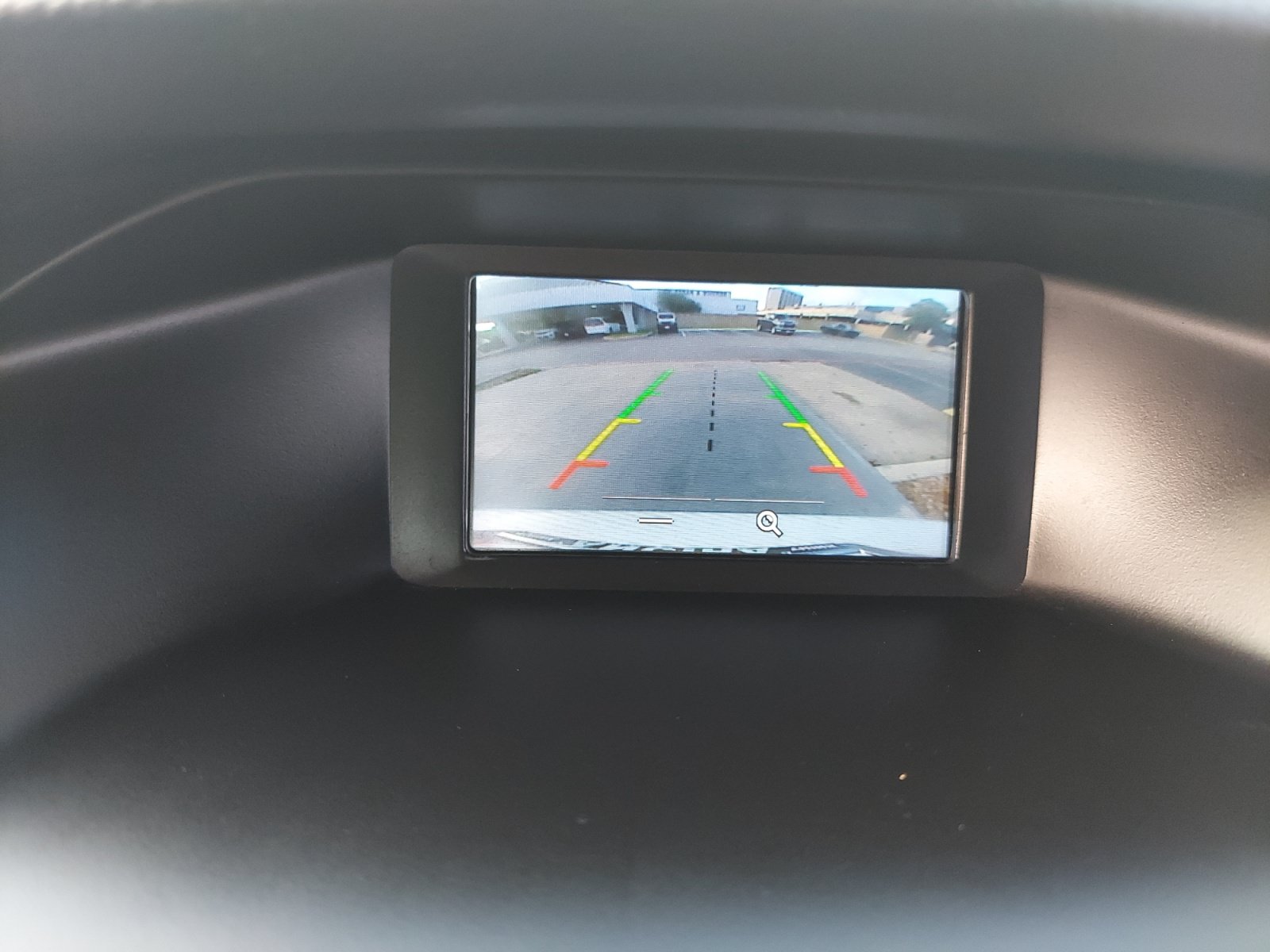 Used 2018 Ford Focus SE FWD image 3