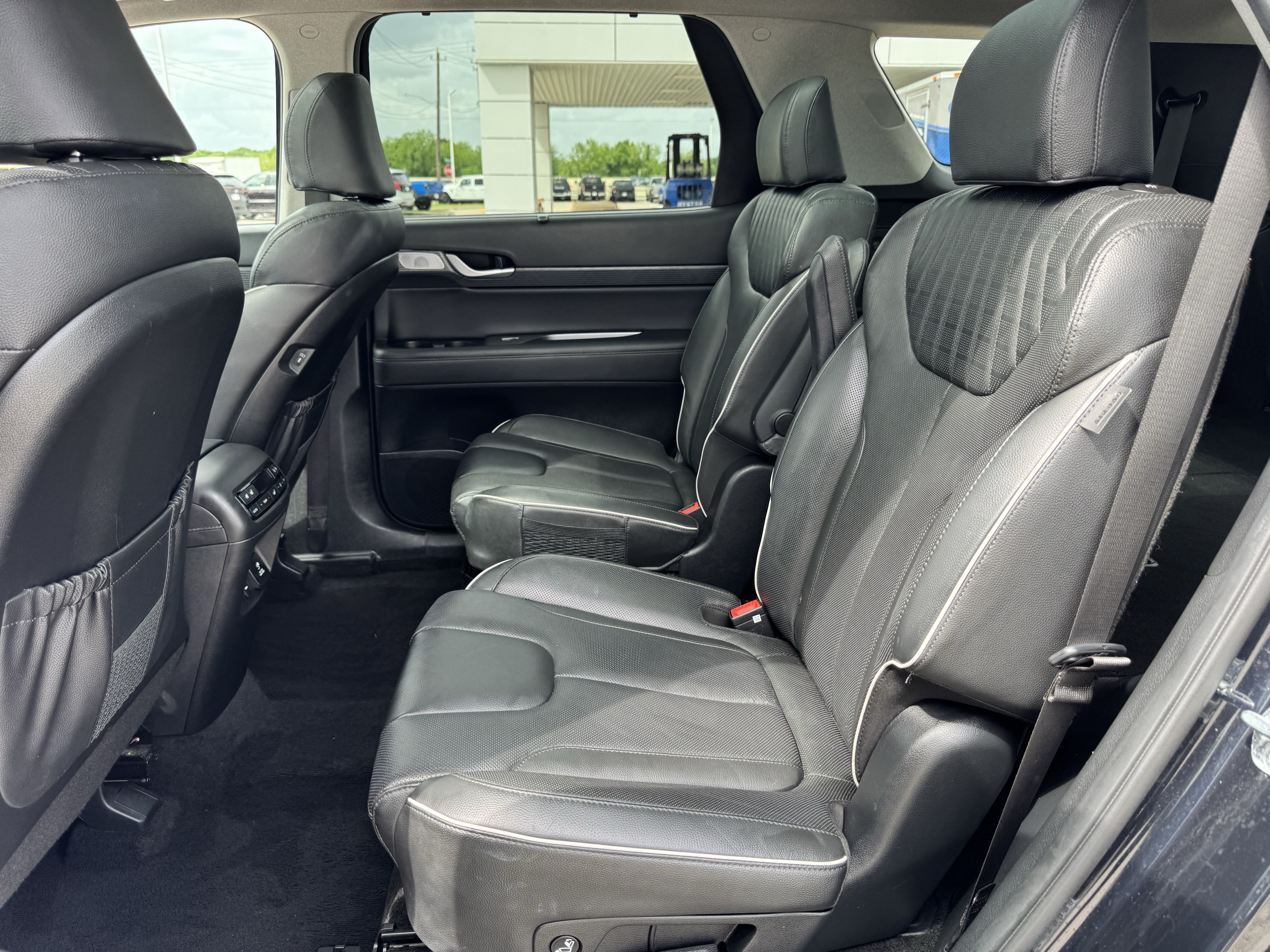 Used 2024 Hyundai Palisade Limited FWD image 32