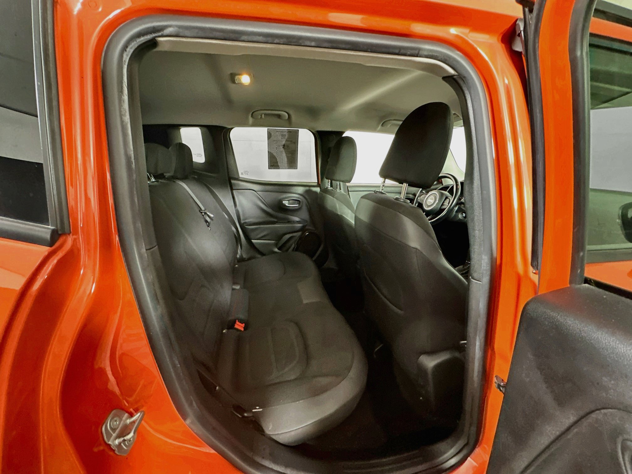 Used 2017 Jeep Renegade Altitude FWD image 28