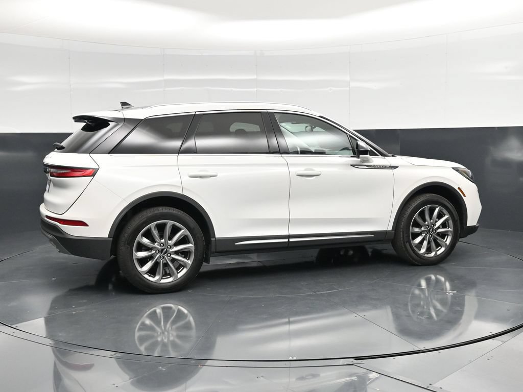 Used 2022 Lincoln Corsair AWD w/ Premium Package image 4