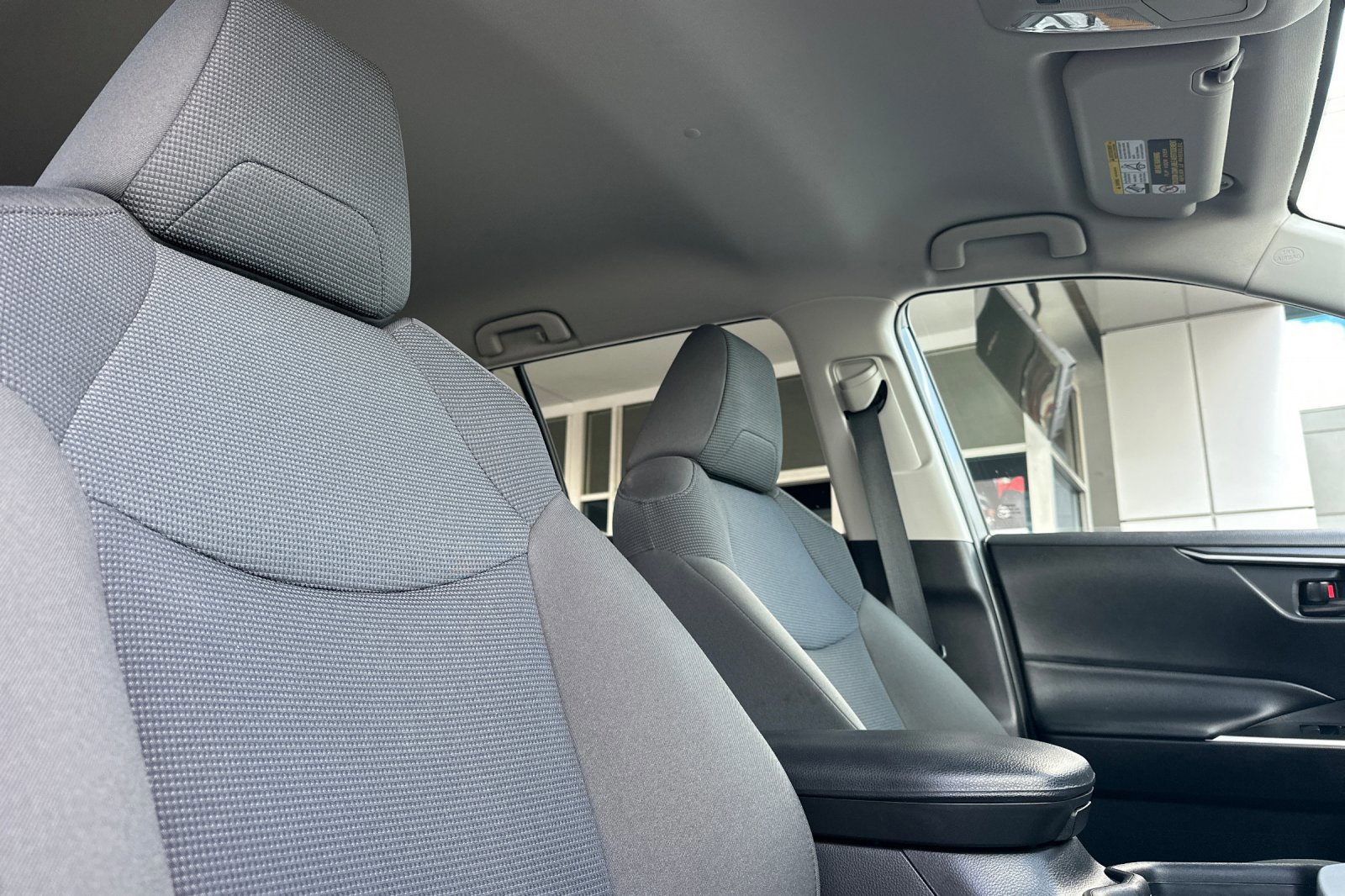 Used 2021 Toyota RAV4 LE AWD/4WD image 17