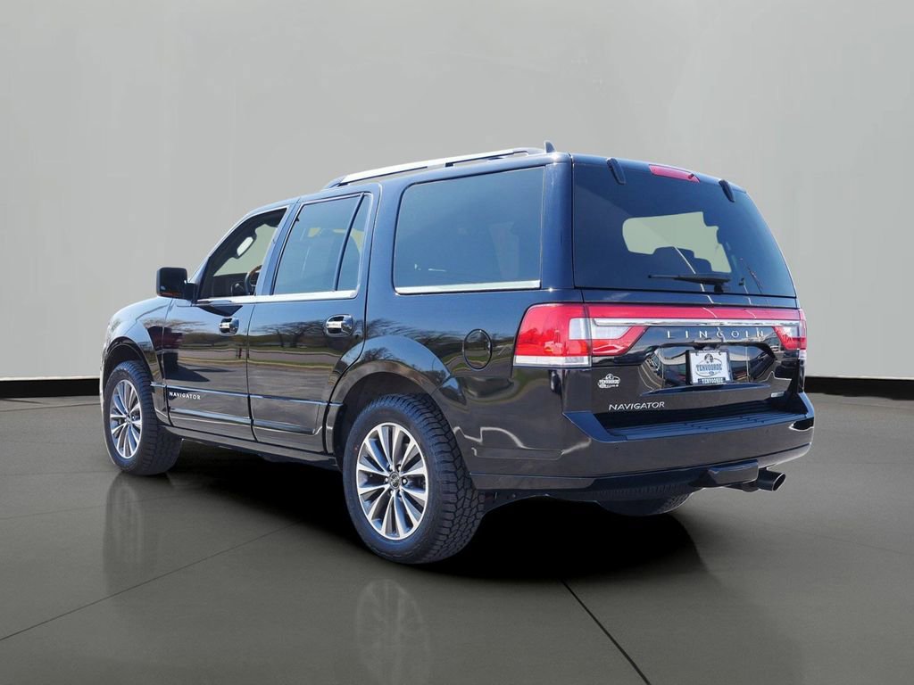 Used 2016 Lincoln Navigator Select AWD/4WD image 2