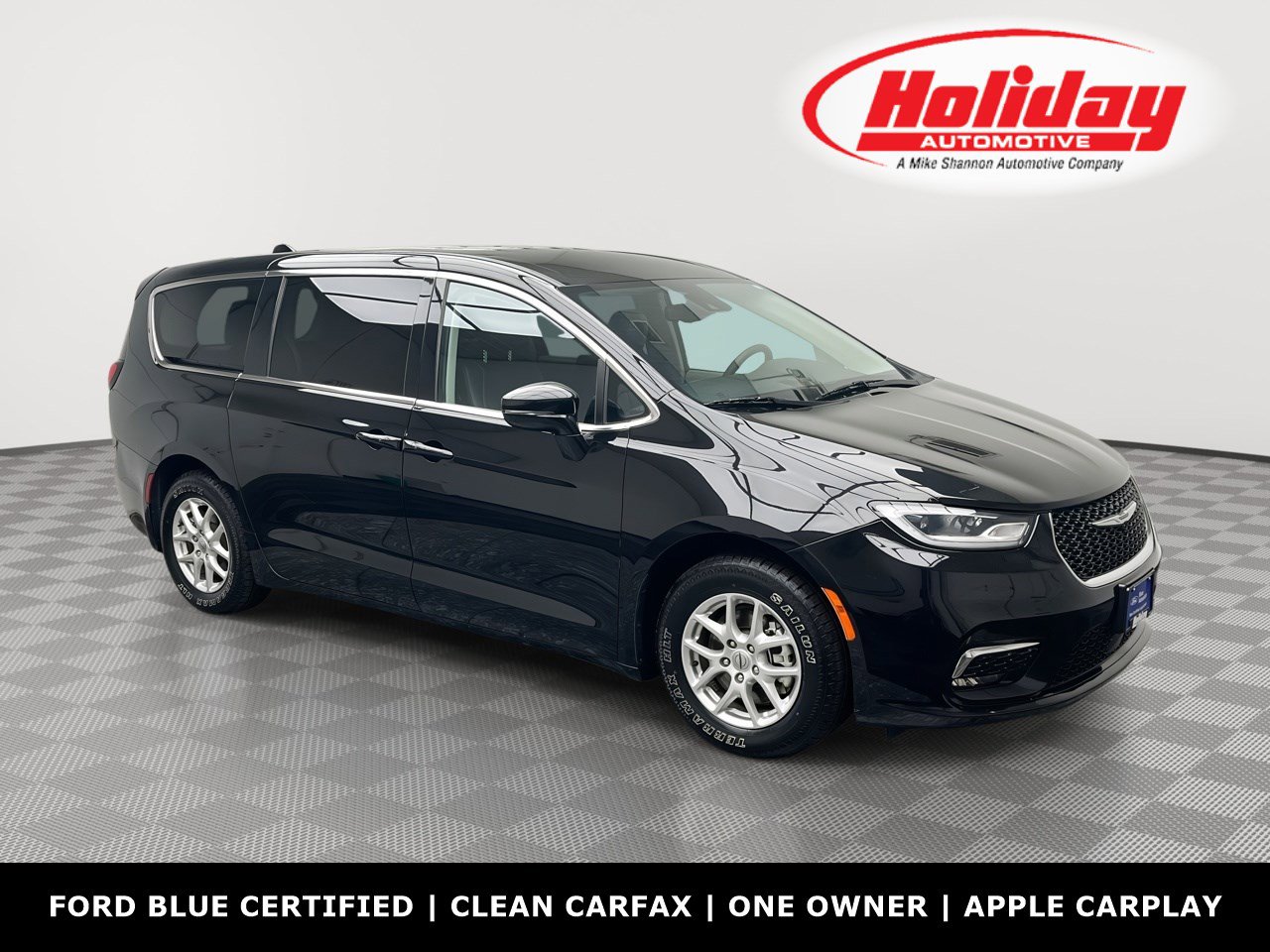 Used 2024 Chrysler Pacifica Touring-L FWD image 1