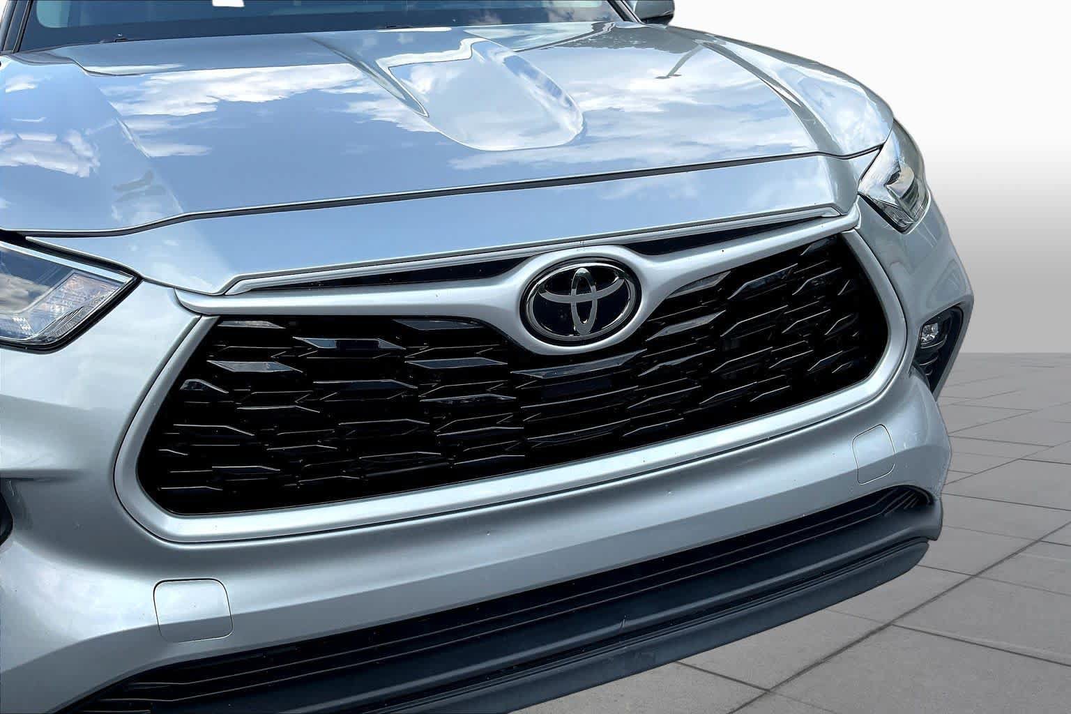 Used 2023 Toyota Highlander XLE FWD image 30
