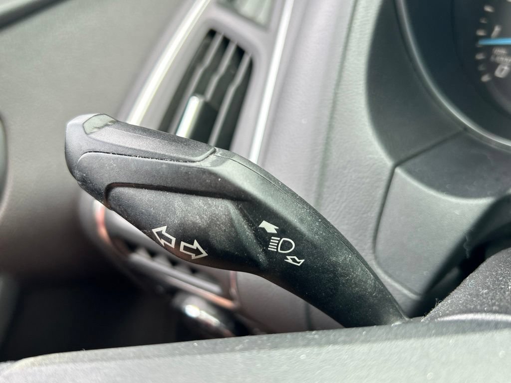 Used 2013 Ford Focus Titanium w/ Titanium Handling Pkg FWD image 23