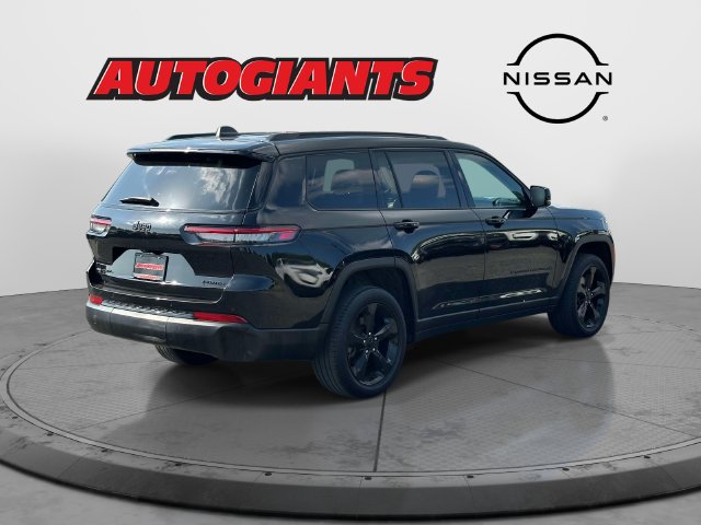 Used 2023 Jeep Grand Cherokee L Limited w/ Black Appearance Package AWD/4WD image 4