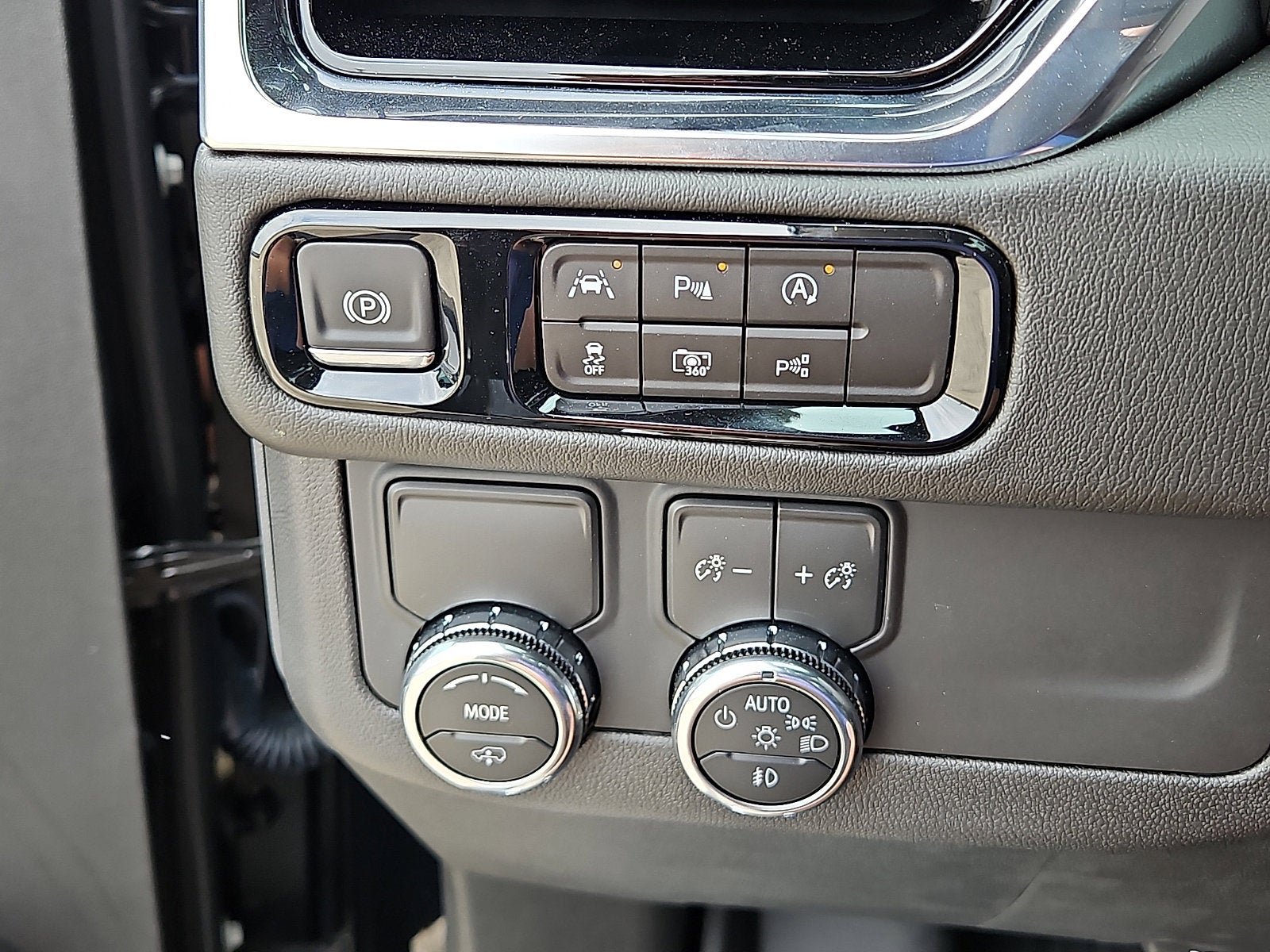 New 2026 GMC Yukon XL Denali w/ Sun & Power Step Package RWD image 19