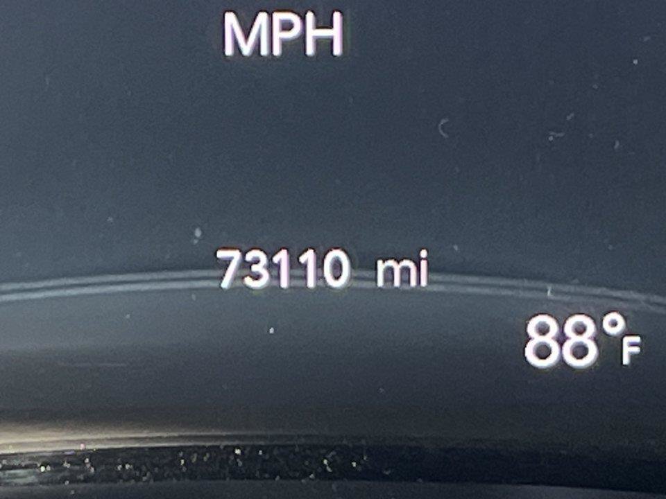 Used 2023 Chrysler Pacifica Touring FWD image 7