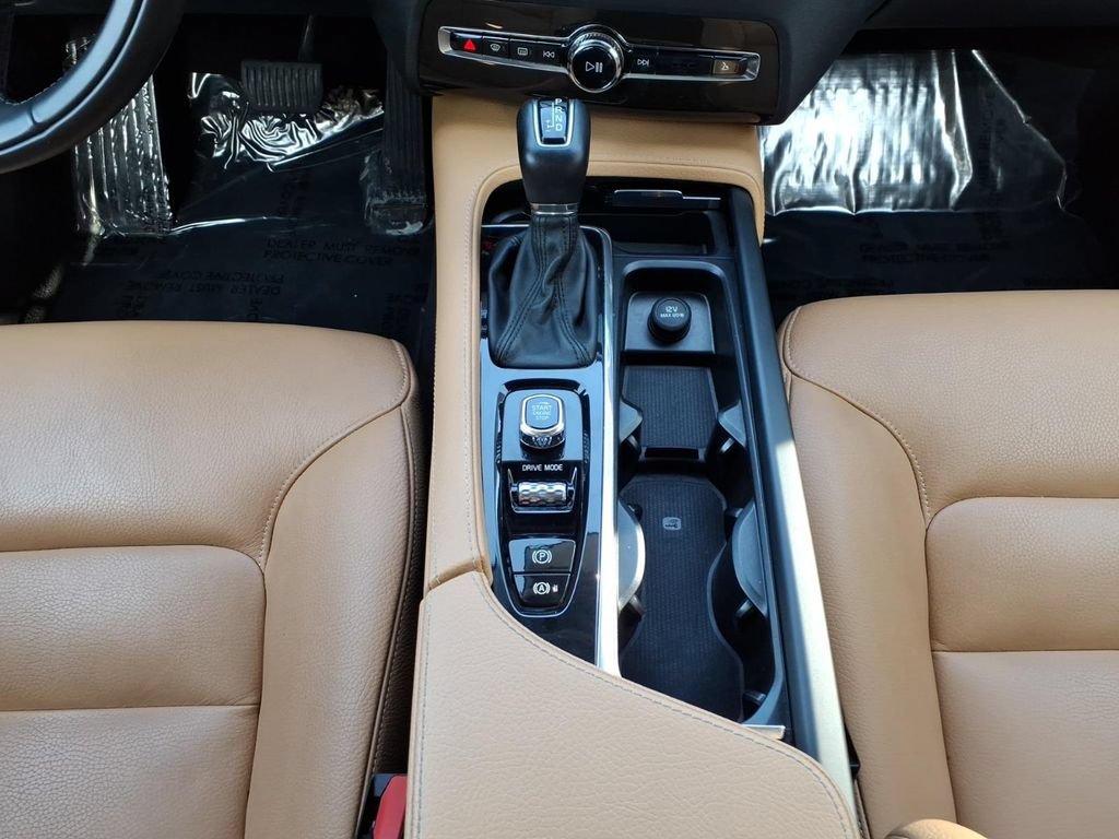 Used 2018 Volvo XC90 T6 Momentum w/ Convenience Package AWD/4WD image 21