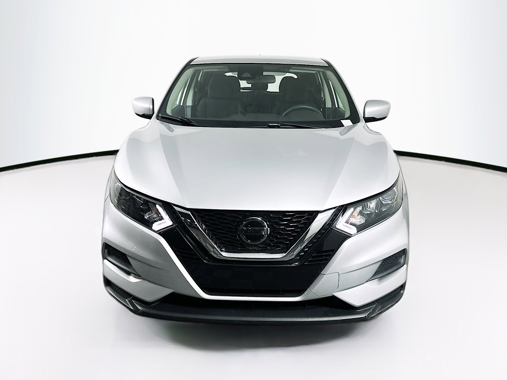 Used 2022 Nissan Rogue Sport S image 2