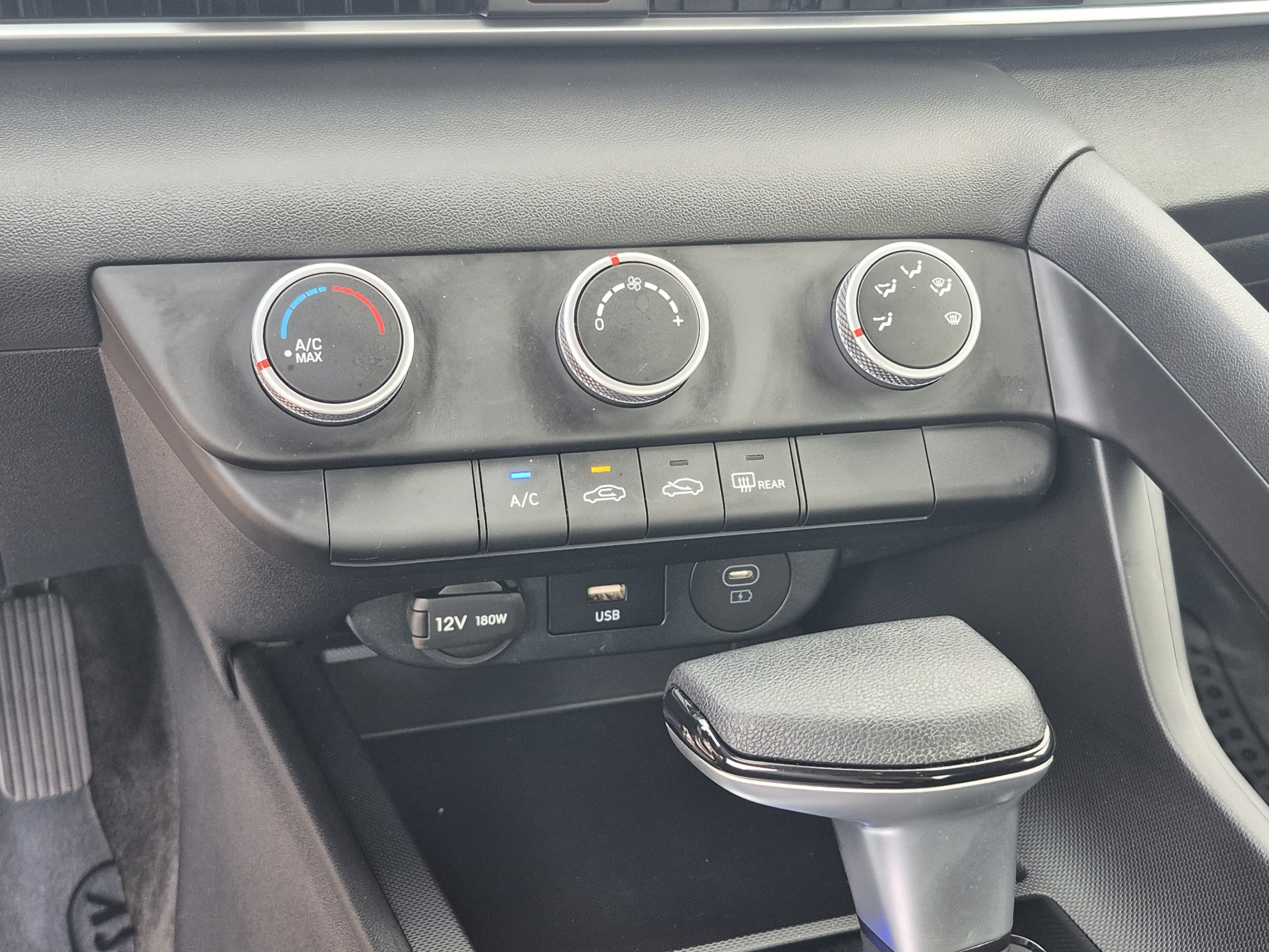 Certified 2025 Hyundai Elantra SE FWD image 23