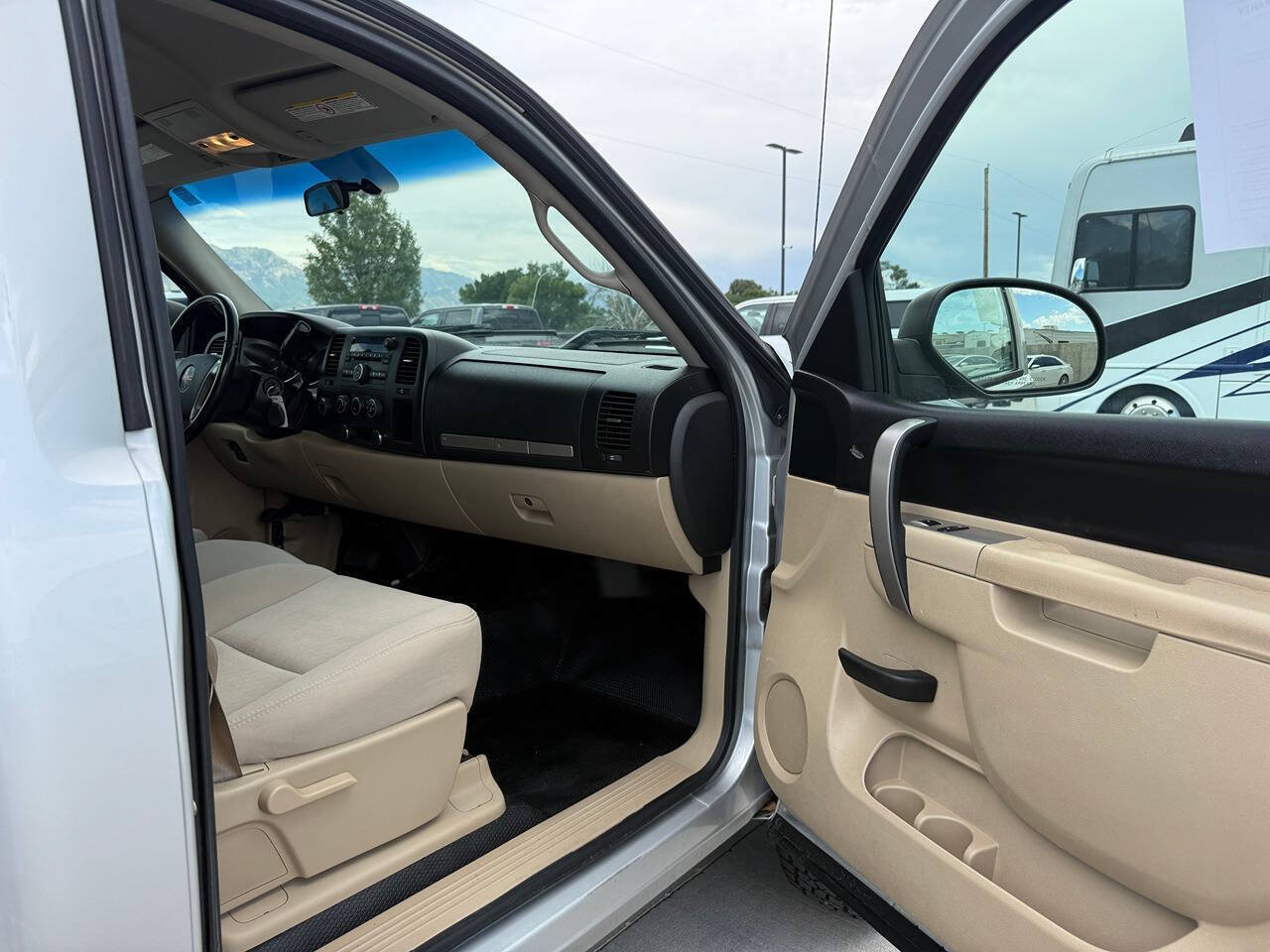 Used 2010 GMC Sierra 2500 SLE AWD/4WD image 18