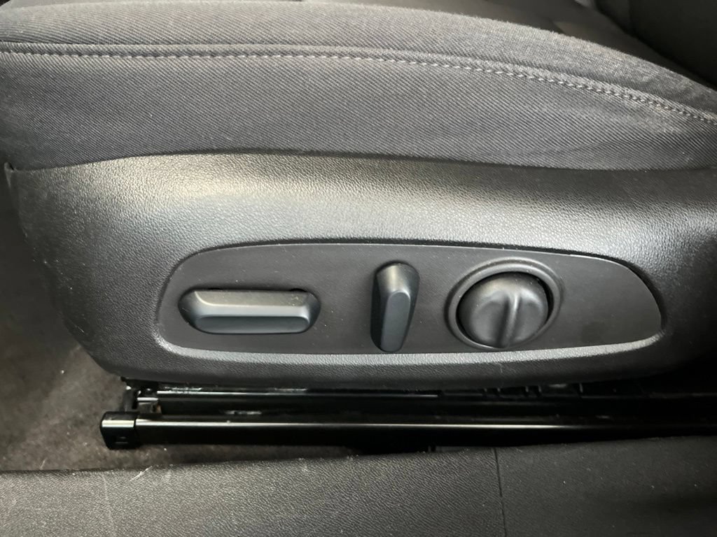 Used 2017 Chevrolet Malibu LT FWD image 20