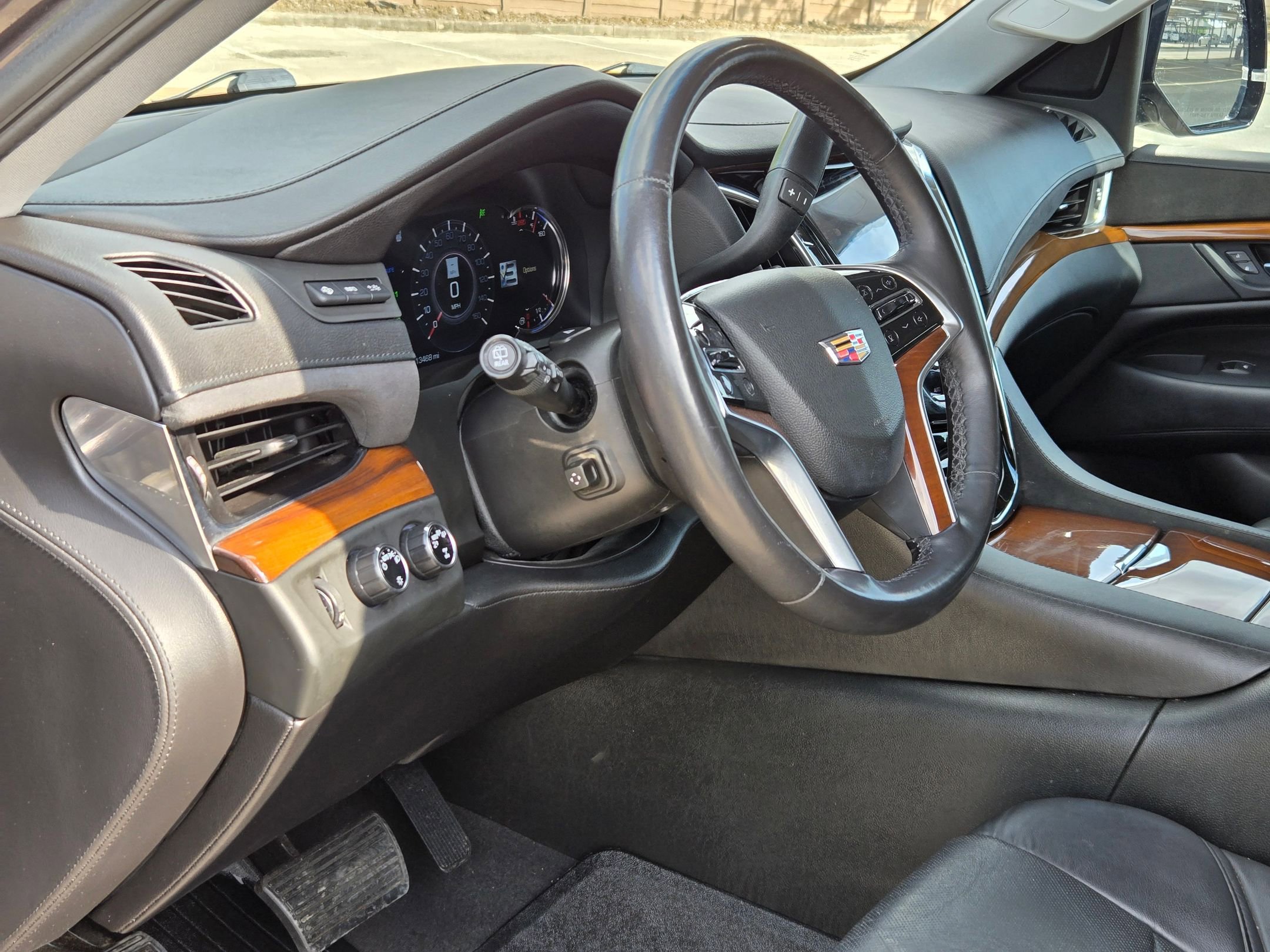 Used 2018 Cadillac Escalade Luxury image 12