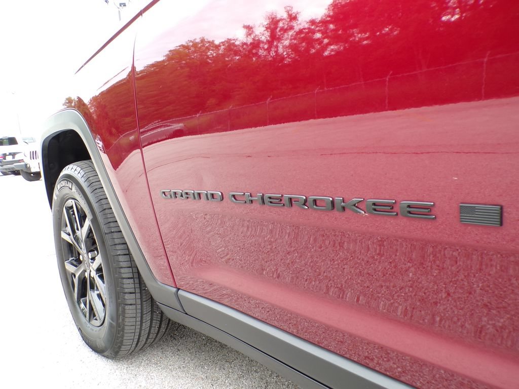 Used 2024 Jeep Grand Cherokee Altitude AWD/4WD image 15