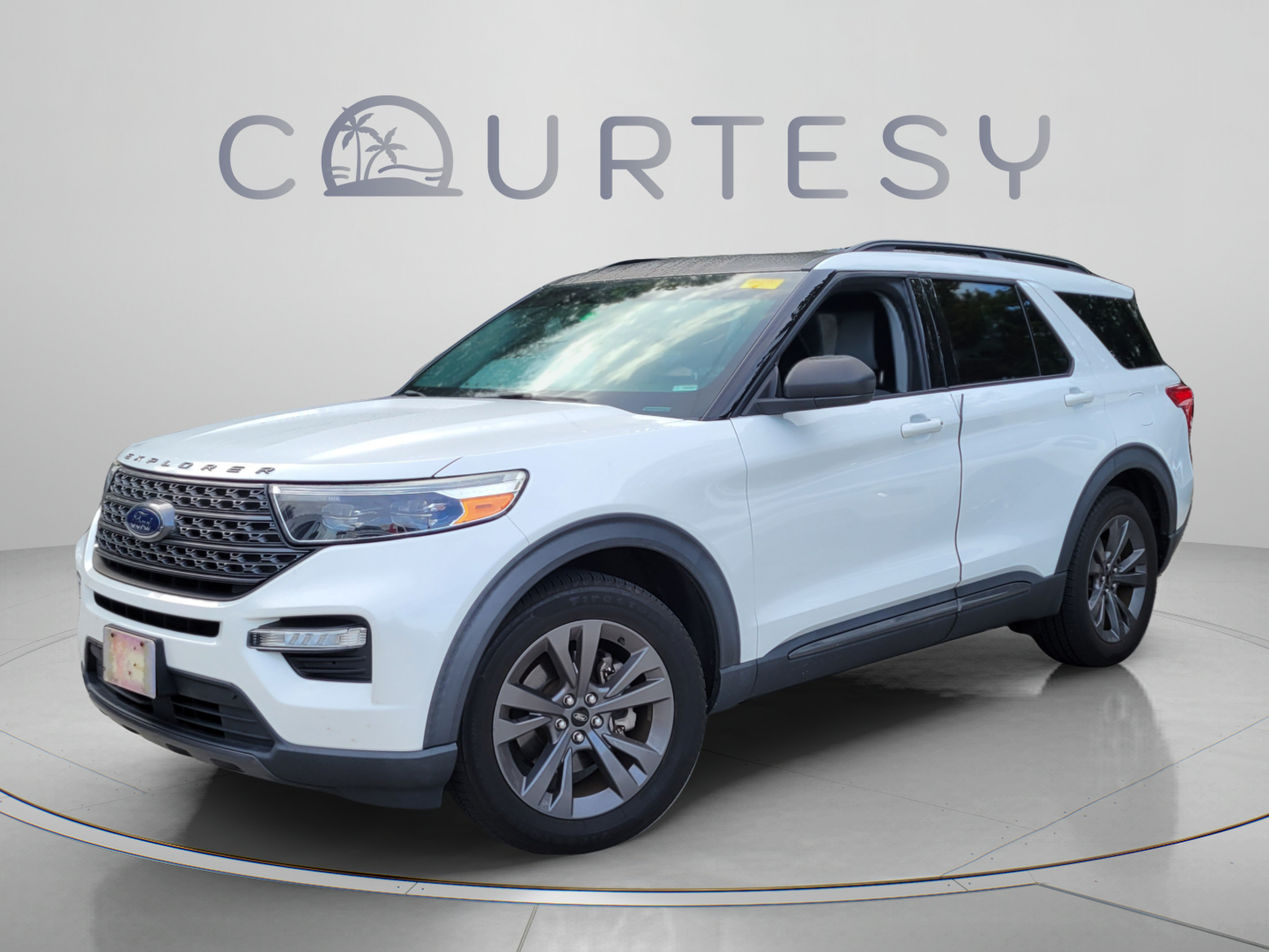Used 2021 Ford Explorer XLT w/ Equipment Group 202A RWD image 1