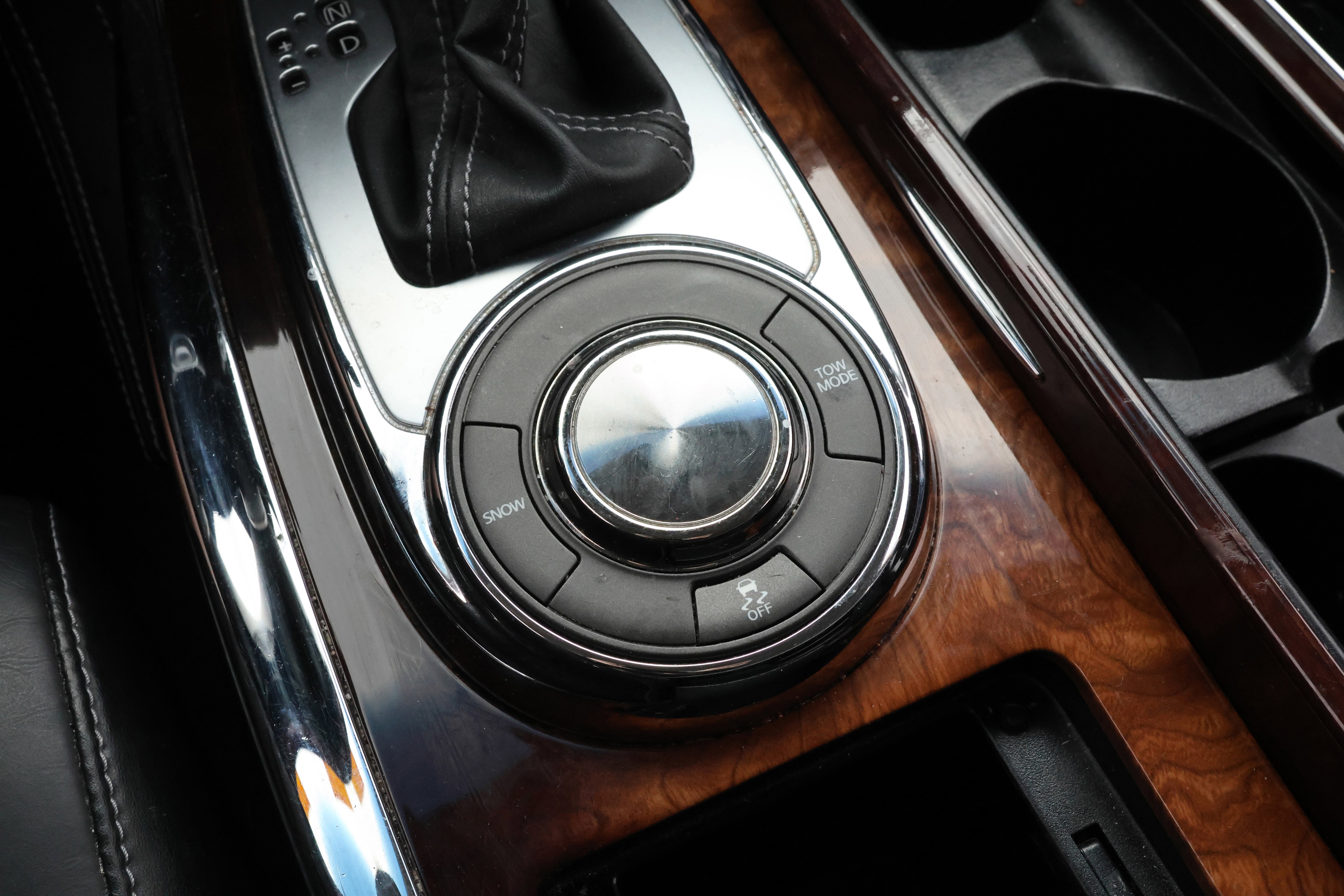 Used 2017 INFINITI QX80 2WD w/ Deluxe Technology Package image 30