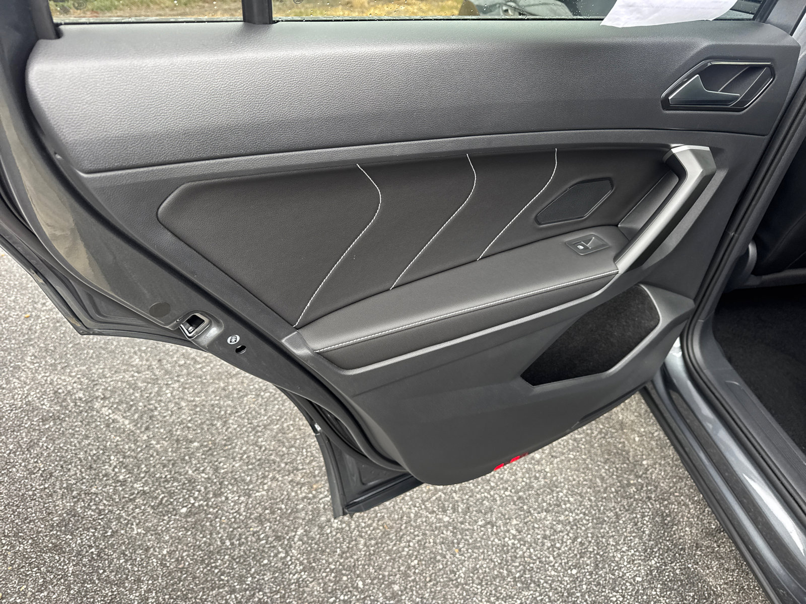 Used 2024 Volkswagen Tiguan SE R-Line image 21