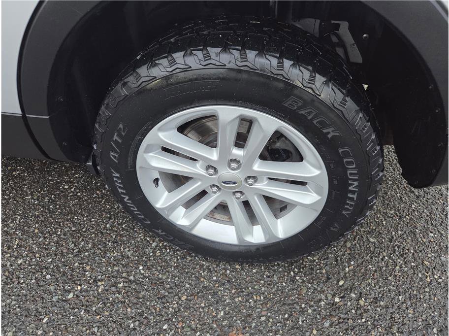 Used 2015 Ford Explorer XLT w/ Equipment Group 202B image 8