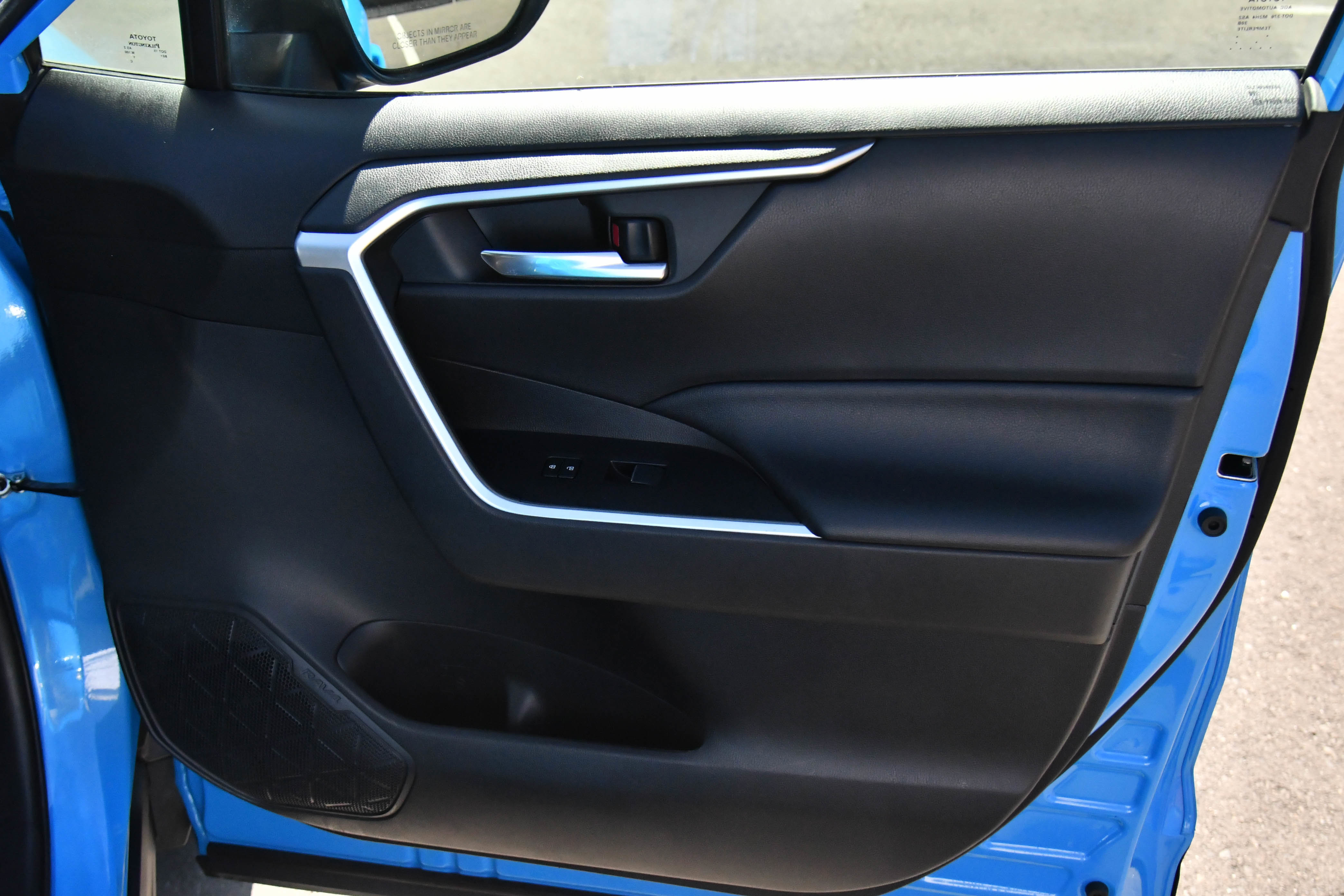 Used 2020 Toyota RAV4 XLE Premium FWD image 43