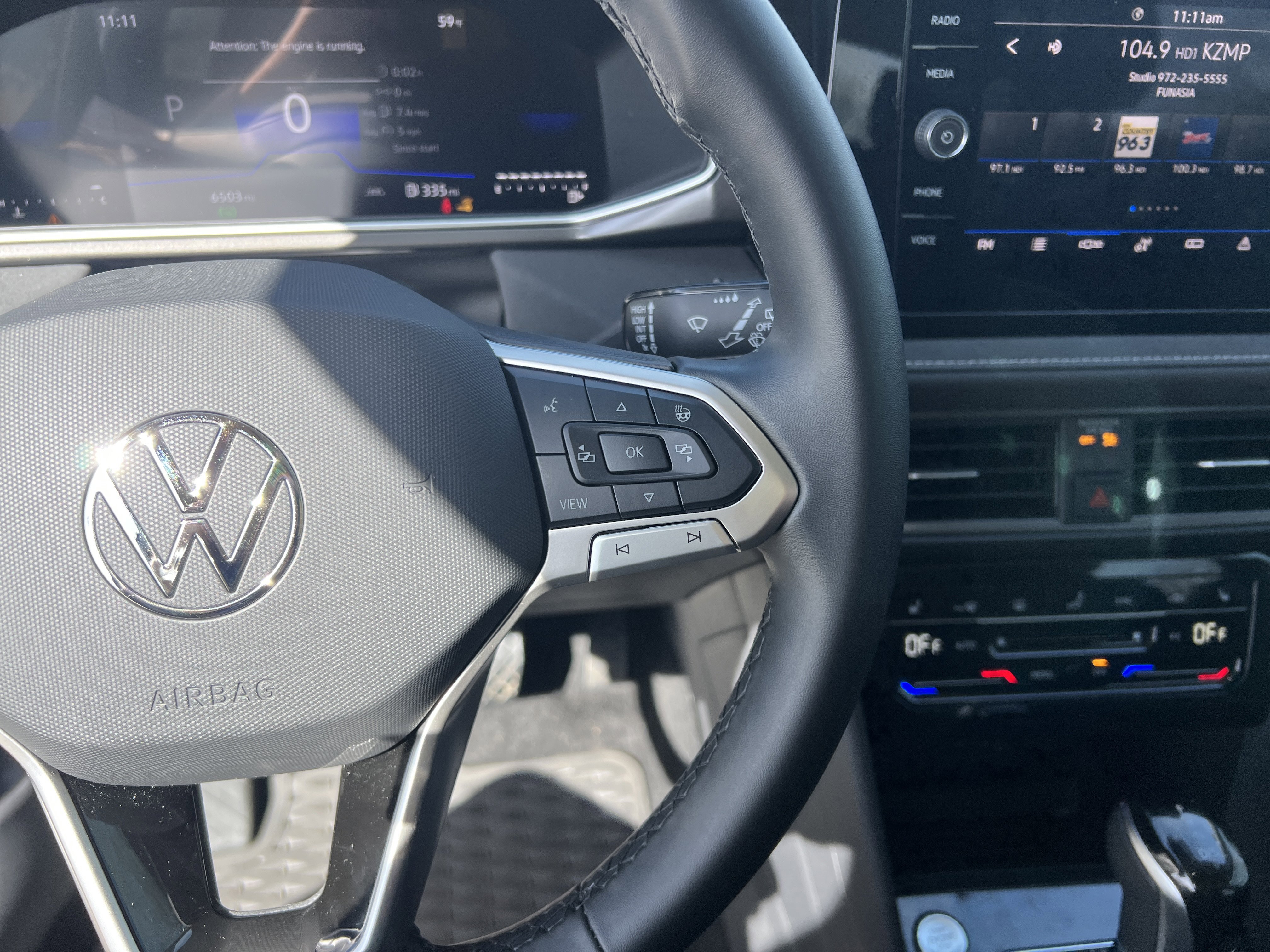 Certified 2025 Volkswagen Taos SE image 19