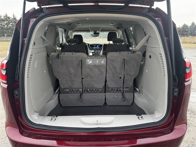 Certified 2021 Chrysler Pacifica Touring image 14