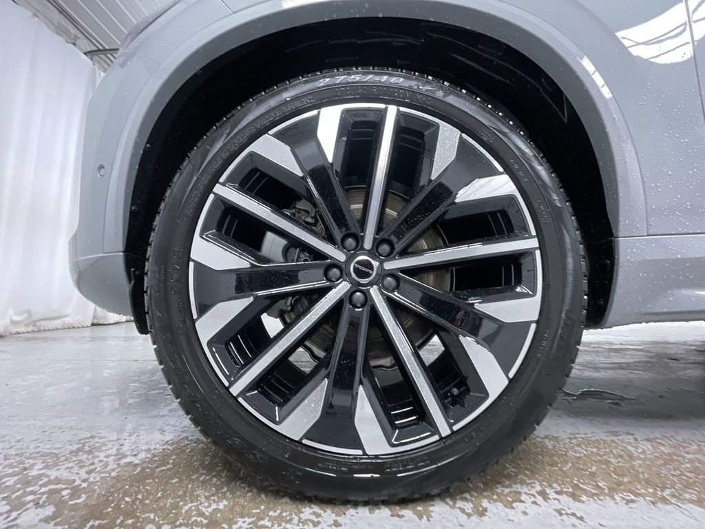 New 2026 Volvo XC90 B6 Plus w/ Protection Package Premier image 11