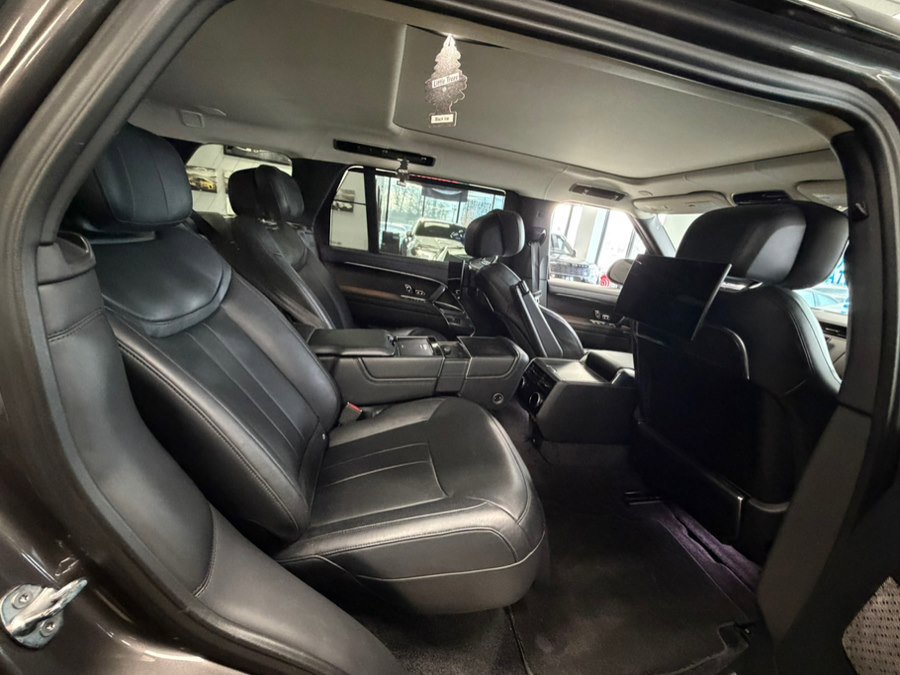 Used 2022 Land Rover Range Rover Long Wheelbase First Edition AWD/4WD image 35