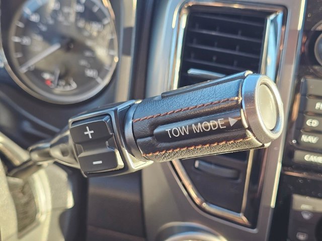 Used 2018 Nissan Titan Platinum Reserve AWD/4WD image 34