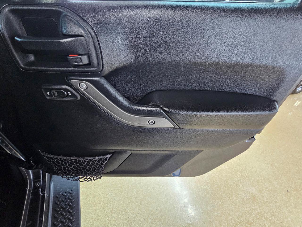 Used 2016 Jeep Wrangler Sport AWD/4WD image 9