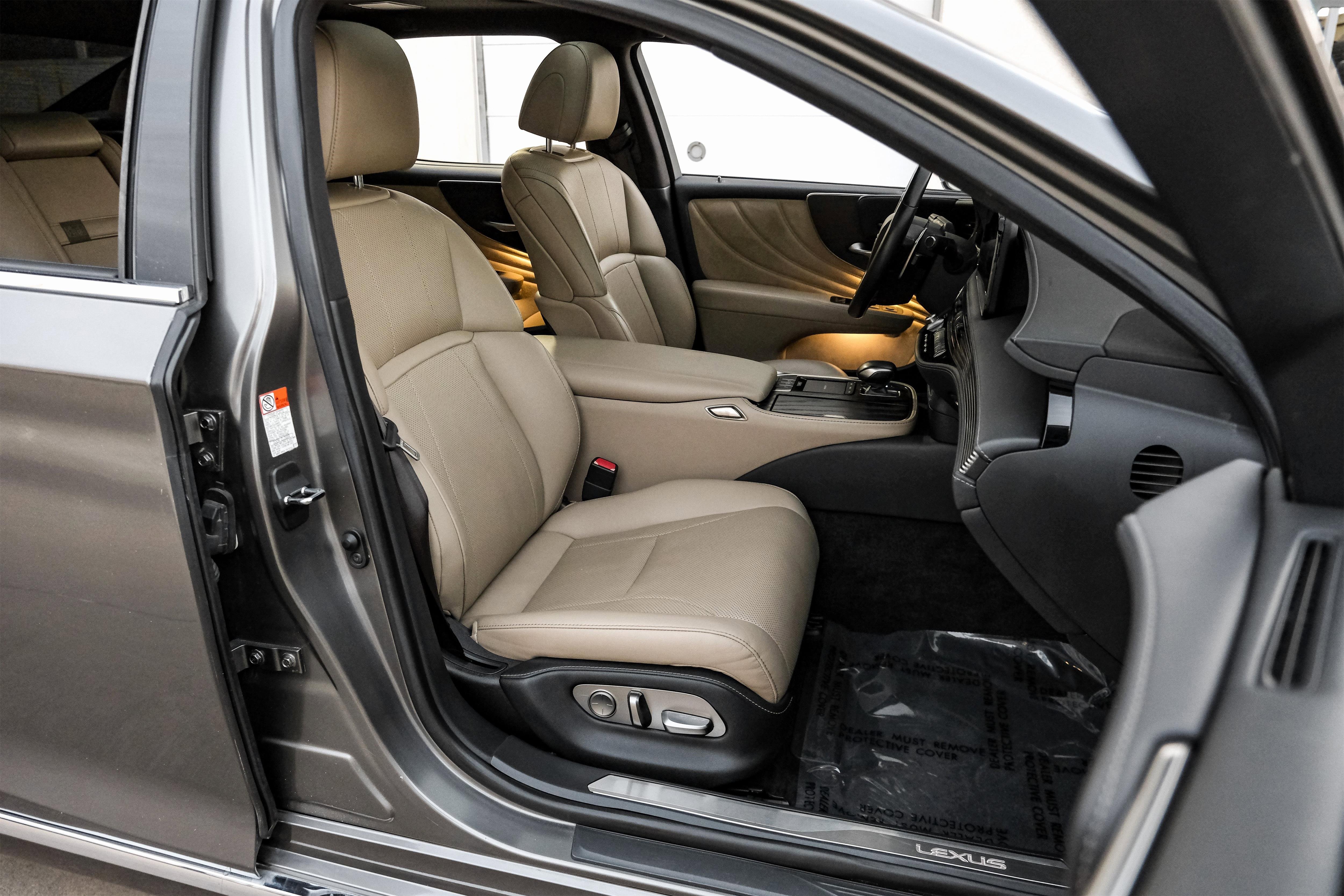 Used 2021 Lexus LS 500 w/ Accessory Package (Z1) image 37