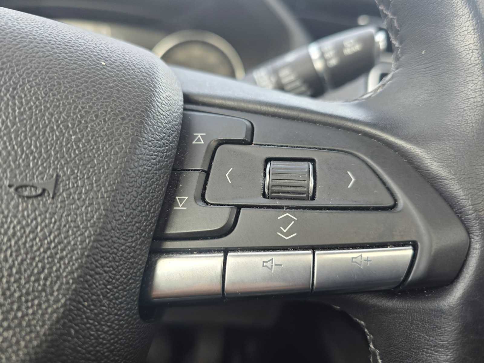 Used 2022 Cadillac XT4 Luxury w/ Cold Weather Package image 32