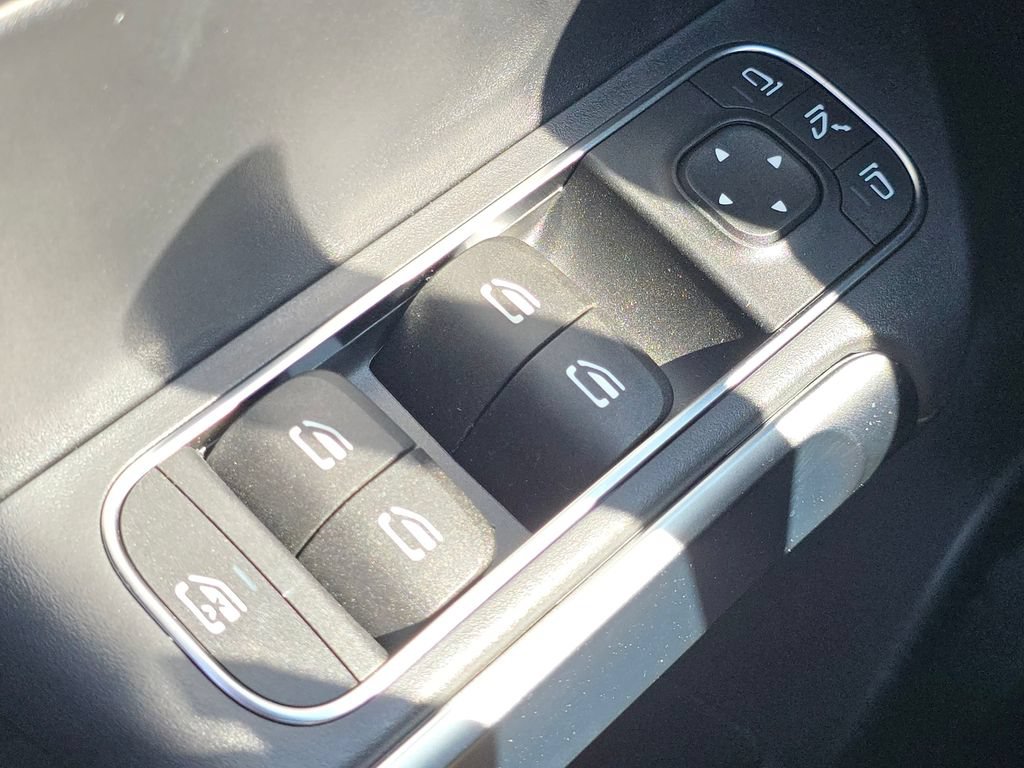 New 2026 Mercedes-Benz GLB 250 4MATIC image 25