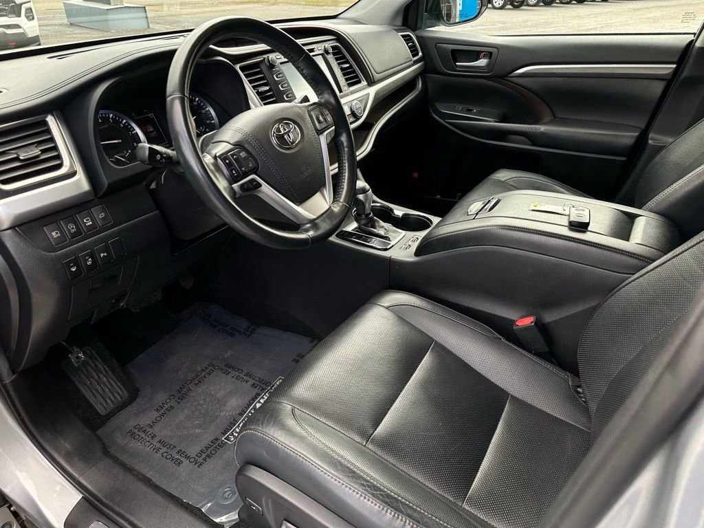 Used 2019 Toyota Highlander Limited Platinum image 11