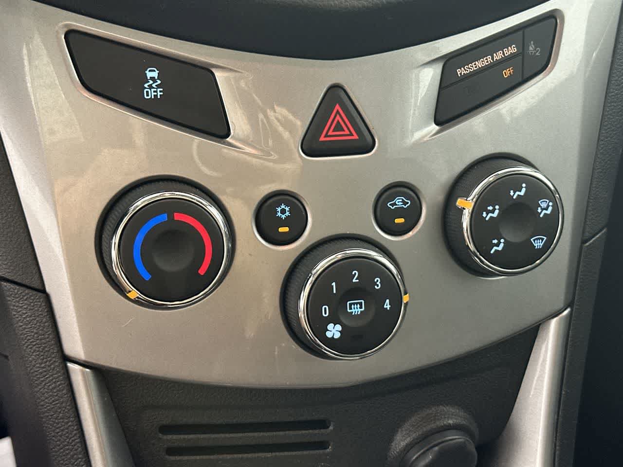 Used 2015 Chevrolet Trax LT w/ LT Sun and Sound Package FWD image 17