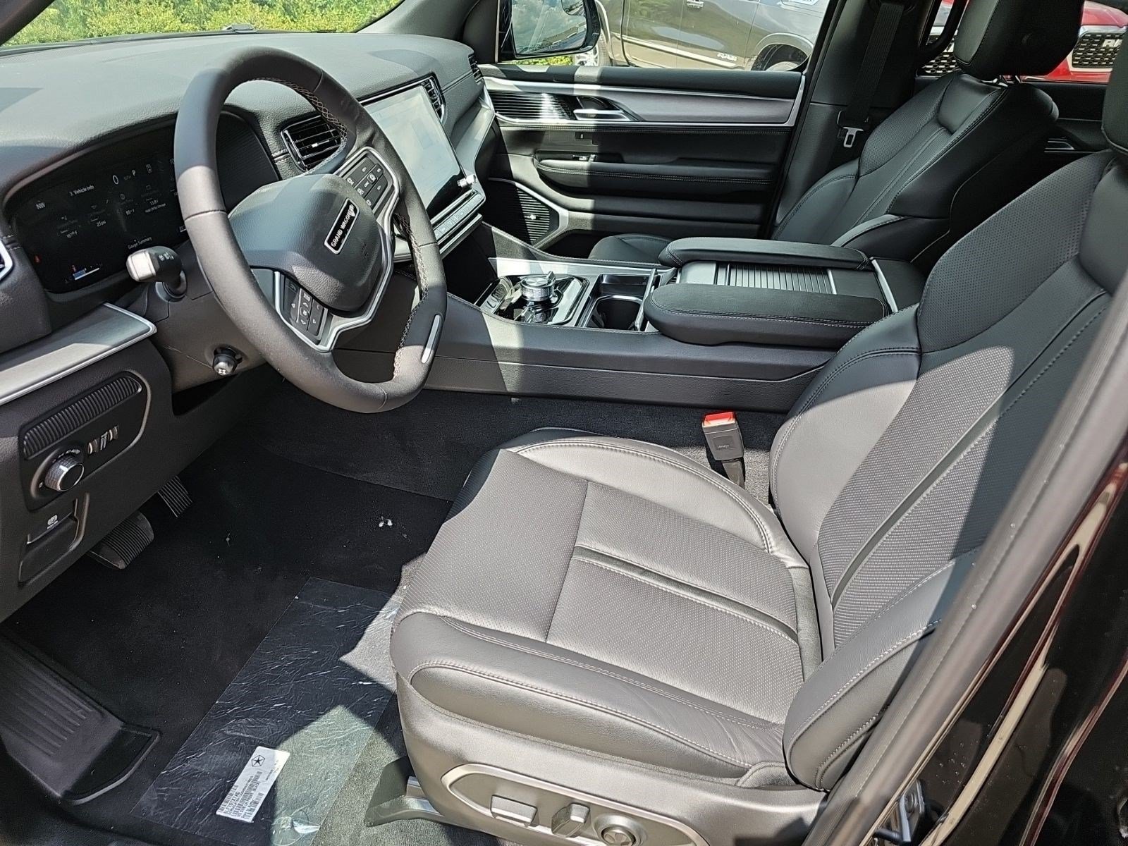 New 2026 Jeep Grand Wagoneer Limited w/ Convenience Group I AWD/4WD image 18