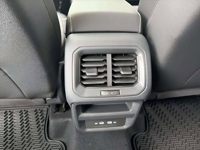 New 2026 Volkswagen Taos SE image 6