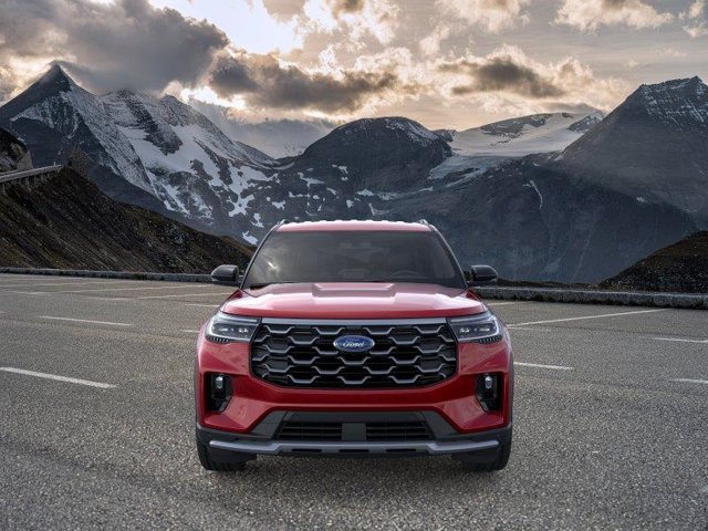 New 2026 Ford Explorer Platinum w/ LUX Leather Package AWD/4WD image 6