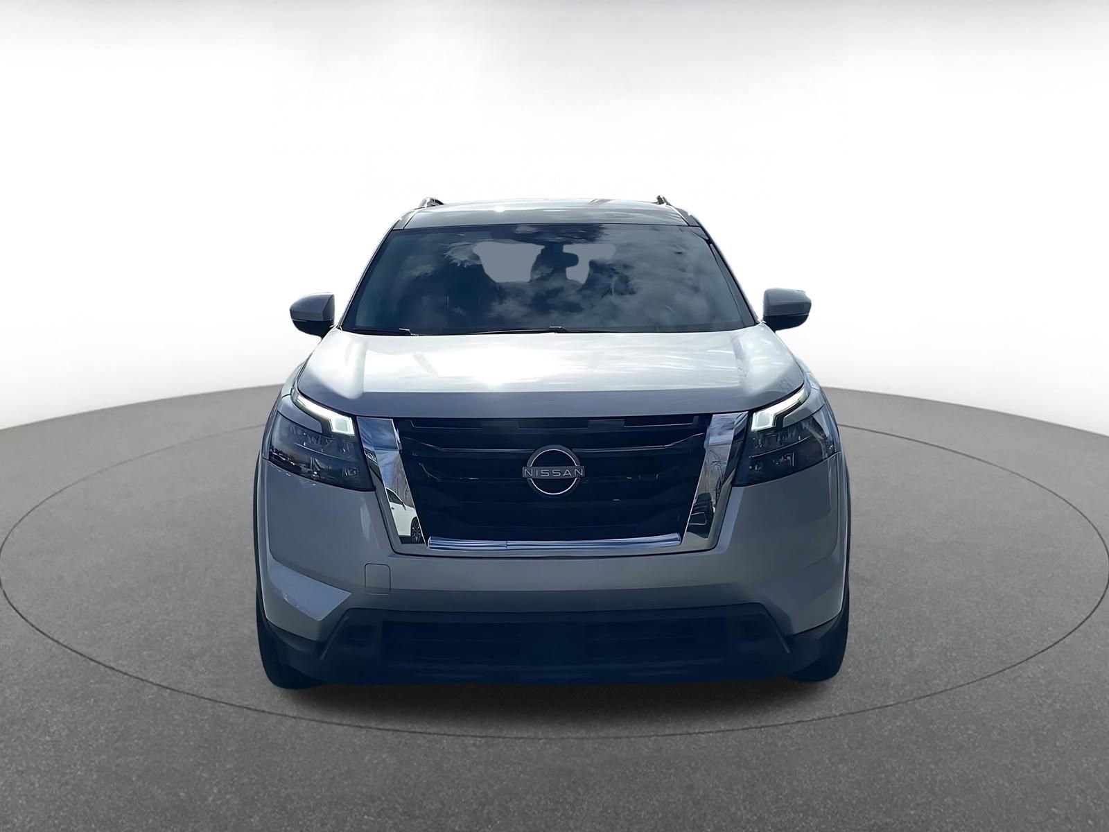 Used 2025 Nissan Pathfinder SV image 4