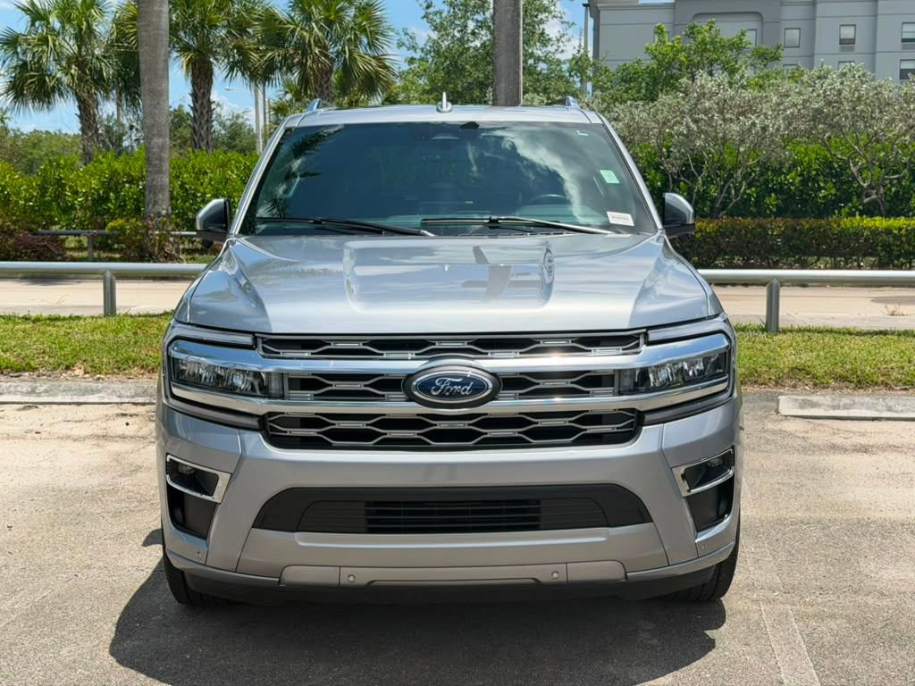 Used 2023 Ford Expedition Platinum RWD image 2