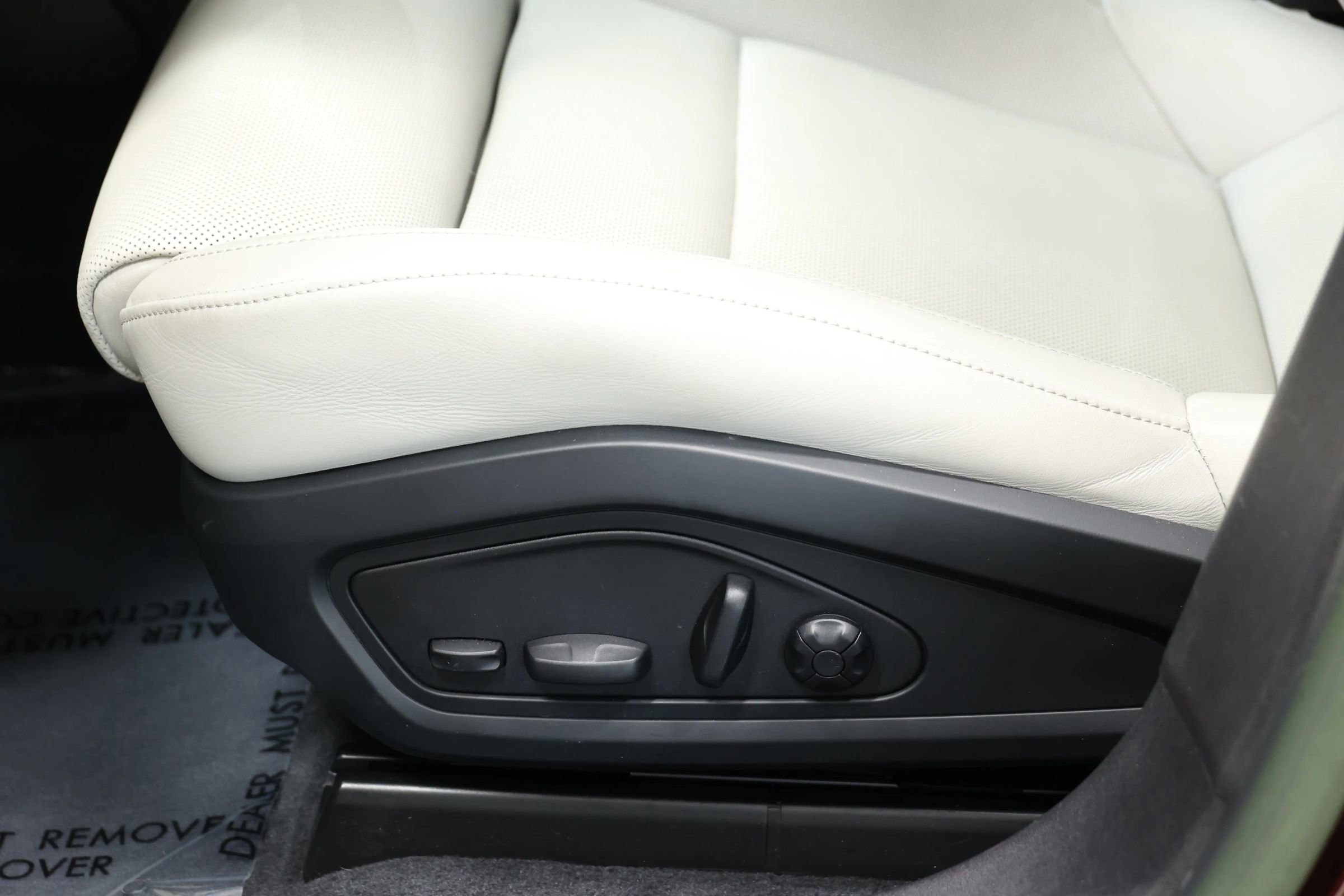 Used 2022 Porsche Taycan image 12